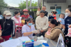 Cho trẻ uống vitamin A tại Trạm Y tế xã Tân Thành, thành phố Ngã Bảy.