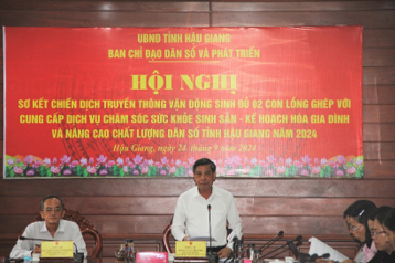 Ông Đồng Văn Thanh, Phó Bí thư Tỉnh ủy, Chủ tịch UBND tỉnh, Trưởng Ban Chỉ đạo Dân số và Phát triển tỉnh, phát biểu tại hội nghị.