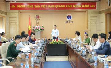 Thứ trưởng Bộ Y tế Trần Văn Thuấn phát biểu tại Hội thảo Công bố tác hại của thuốc lá điện tử, thuốc lá nung nóng do Bộ Y tế tổ chức tại Hà Nội vừa qua.