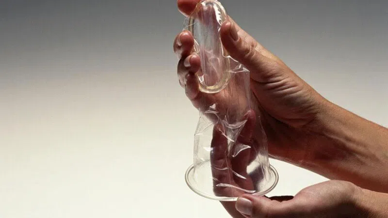 Các bước đeo bao cao su cho nữ