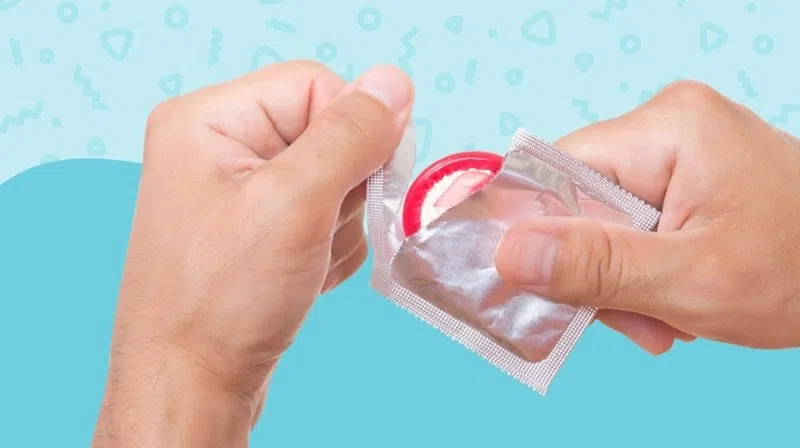 Sử dụng bao cao su để giữ an toàn khi quan hệ đồng giới