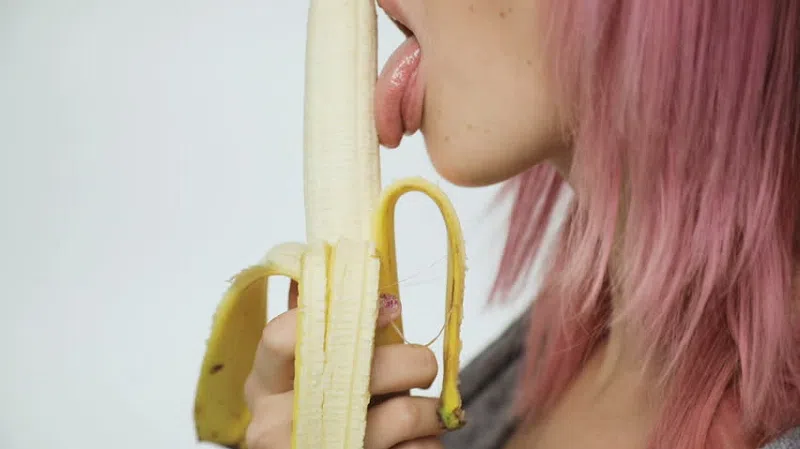 Kết hợp nhiều động tác khi hôn dương vật