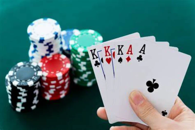 Bluff Trong Poker Là Gì? Bí Quyết Của Nghệ Thuật Đánh Lừa Trên Bàn Poker