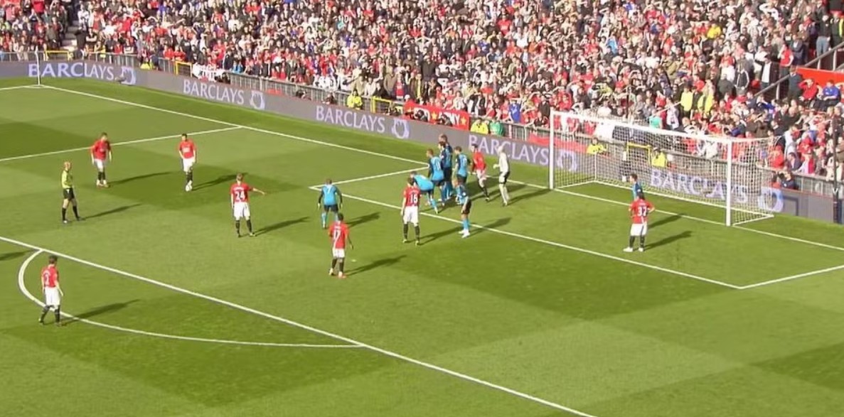 Pha đá phạt gián tiếp nổi tiếng của Manchester United