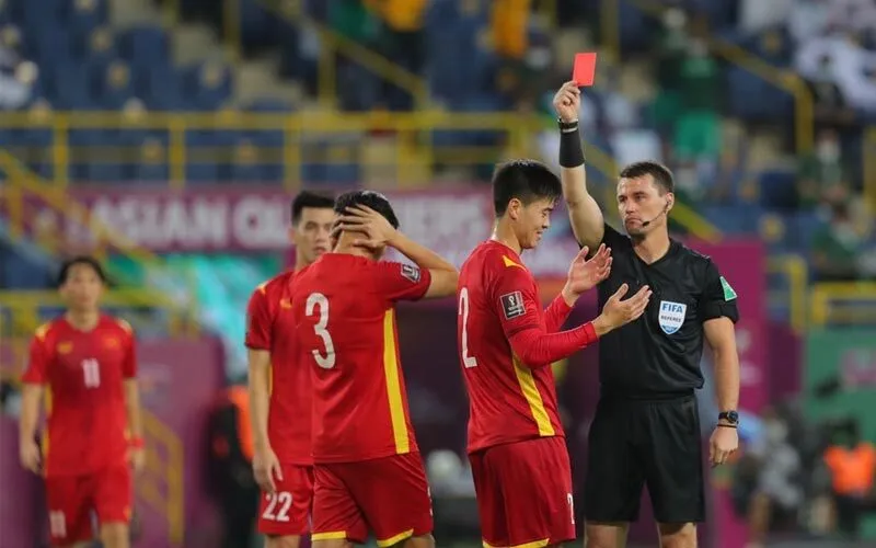 Thẻ đỏ trong bóng đá là gì? - Thông Tin Bóng Đá