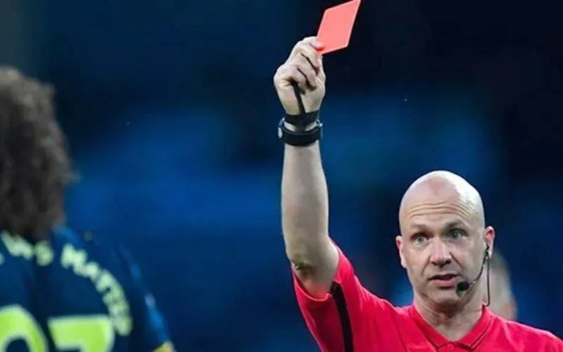 Thẻ đỏ trong bóng đá là gì? - Thông Tin Bóng Đá