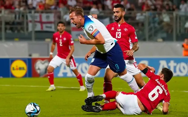 Tác động tâm lý của tiền đạo trong bóng đá