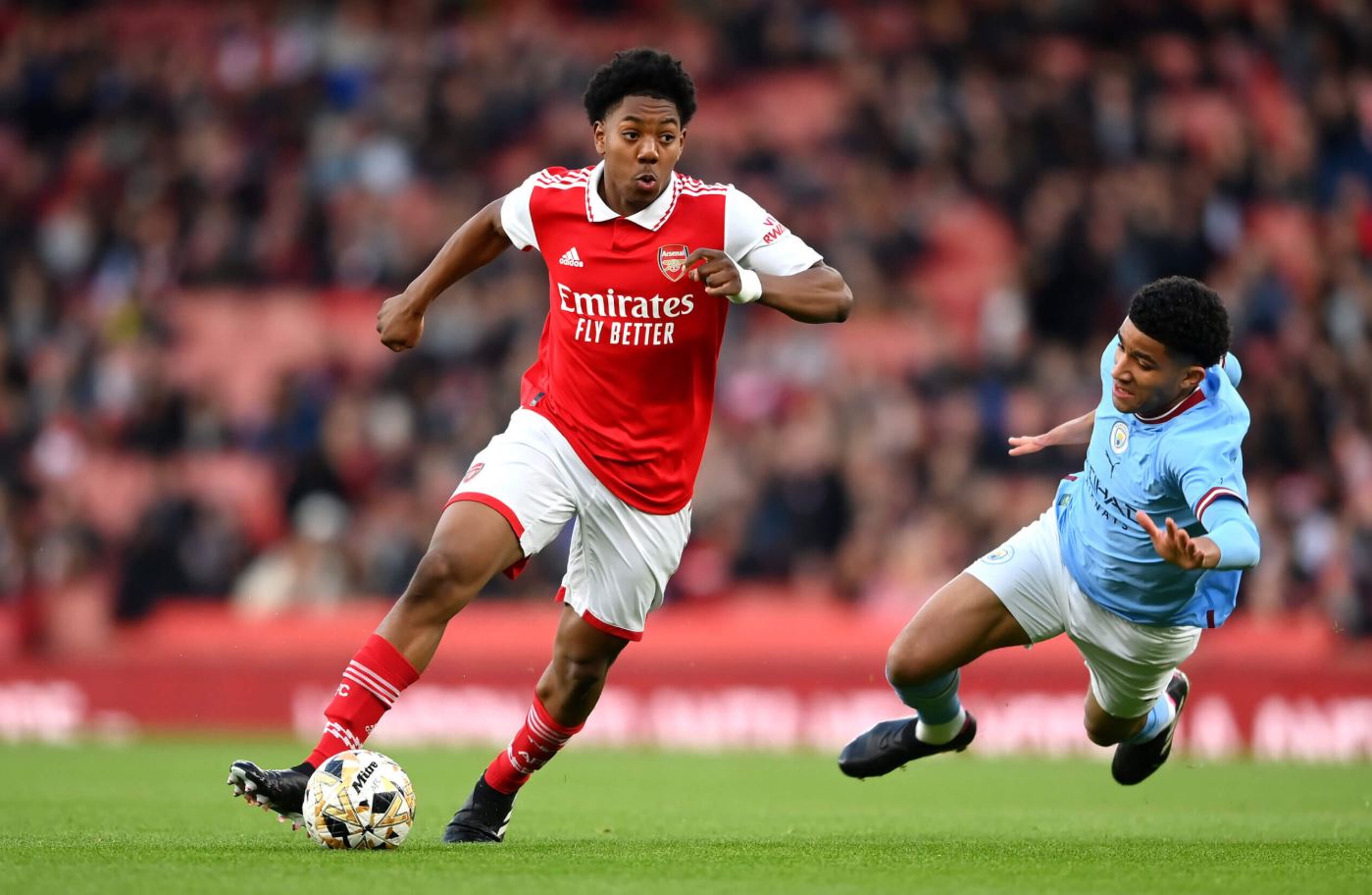 Tiểu sử Myles Lewis - Skelly: Tài năng trẻ làm mẹ ngỡ ngàng