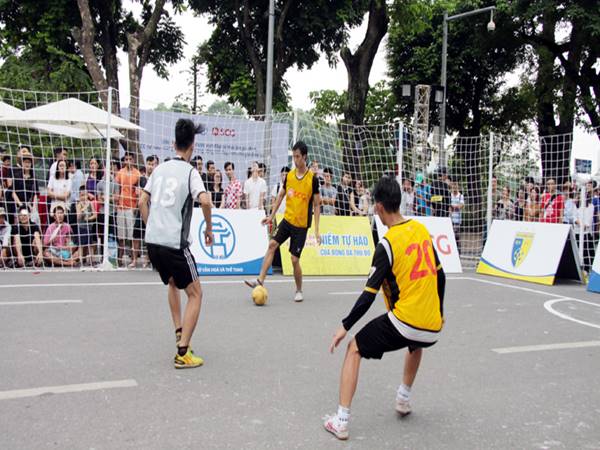 Bóng đá đường phố là gì? Các kỹ thuật bóng đá phổ biến