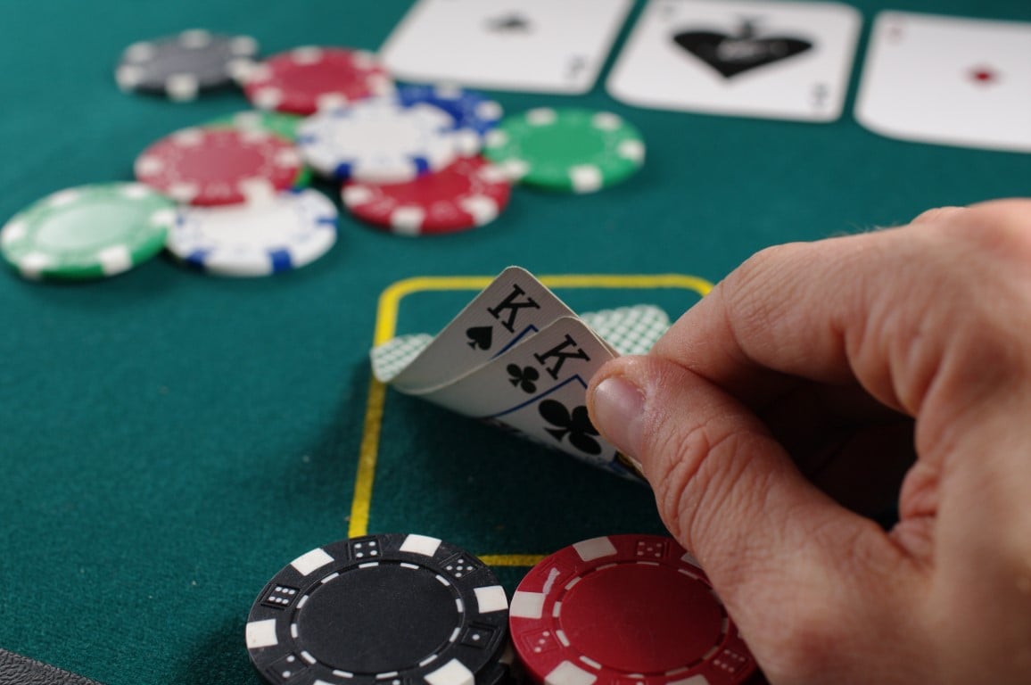 Stud Poker Là Gì? Khám Phá Luật Chơi, Cách Chơi Và Chiến Lược