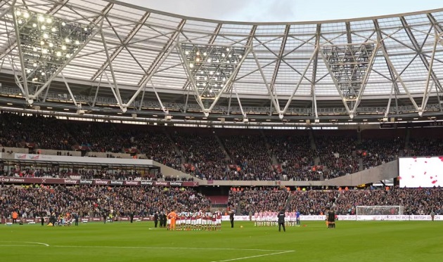 Mái che hiện đại của London Stadium