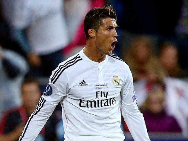 Cristiano Ronaldo trong màu áo Real Madrid