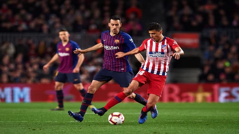 DM giúp cân bằng đội hình