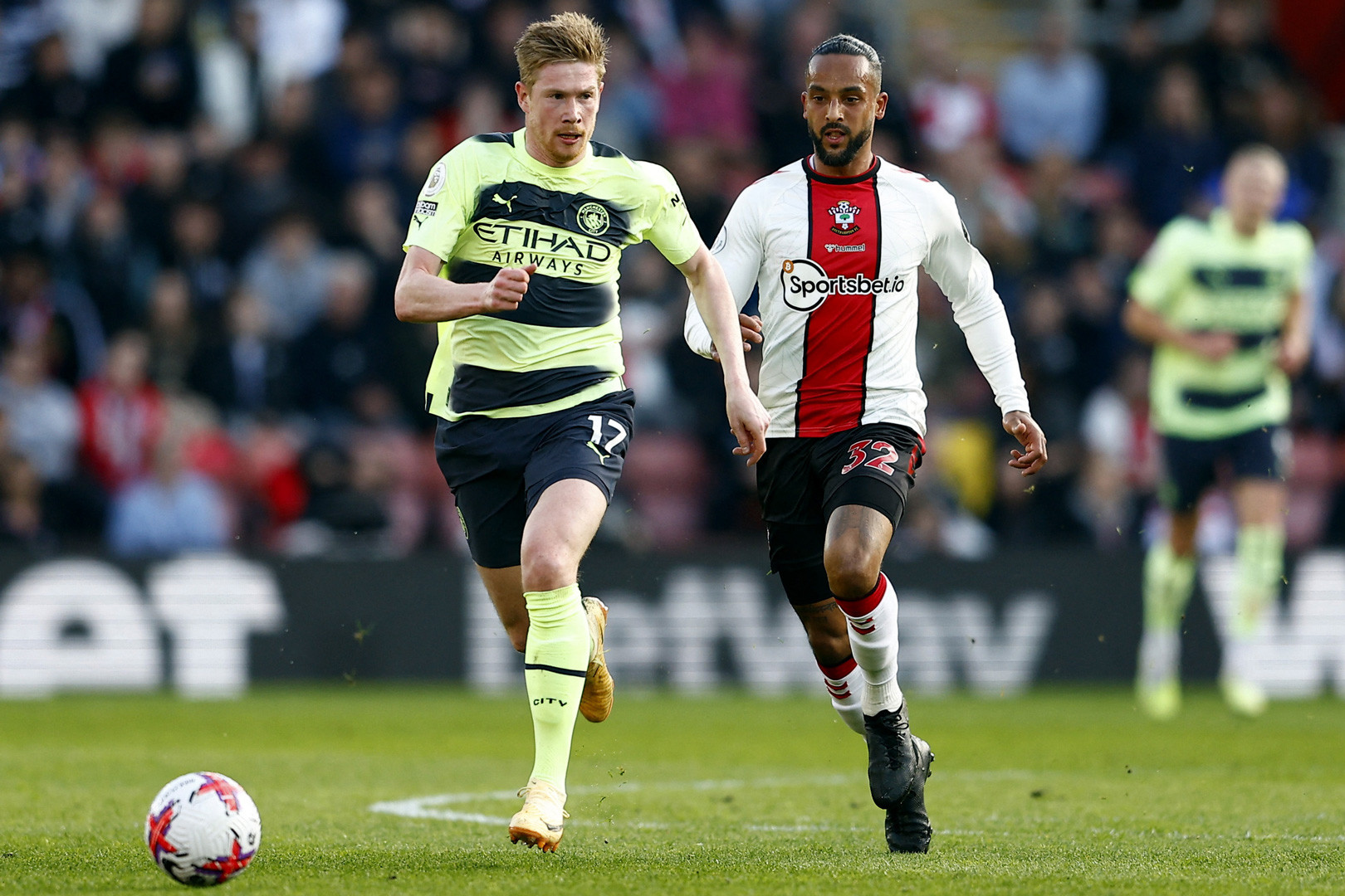 De Bruyne đạt 100 pha kiến tạo: Nhà vua của bóng đá Anh