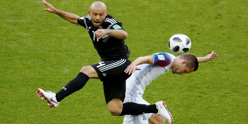 Tư duy chọn vị trí và bọc lót trong bóng đá