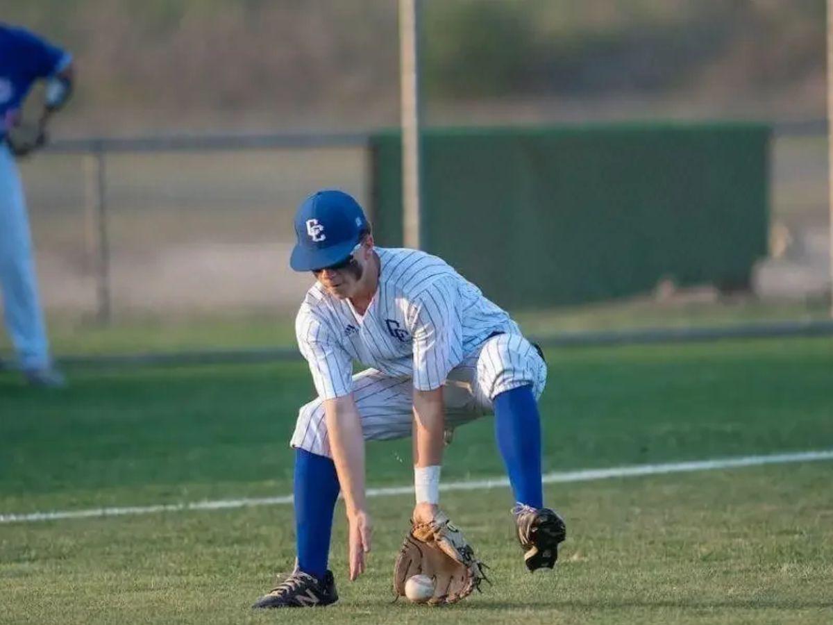 Phân tích cấu tạo giày bóng chày chuyên dụng