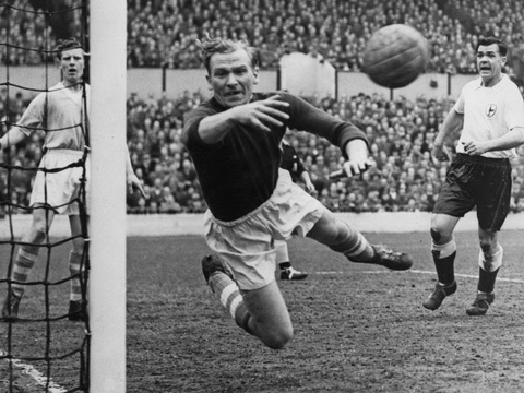 Thay người trong bóng đá: Hành trình từ 0 đến 5 - Tuổi Trẻ Online