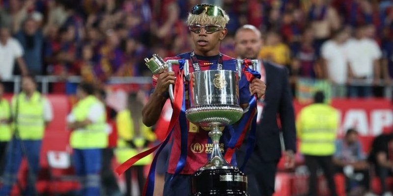 Yamal ăn mừng chức vô địch La Liga