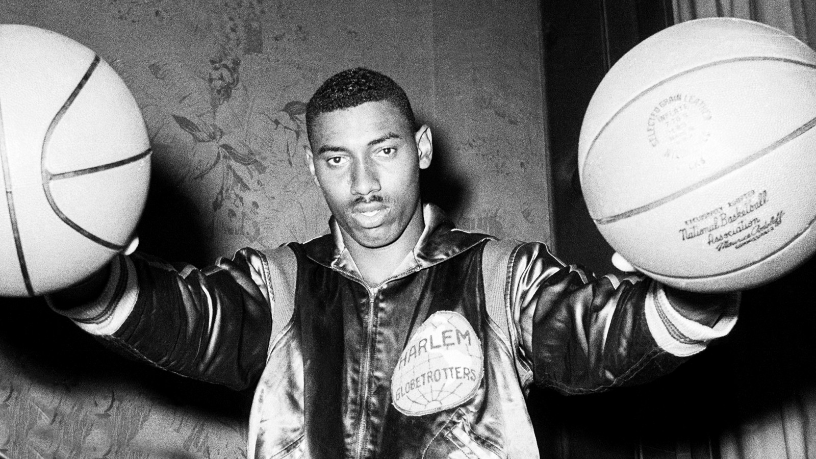 Wilt Chamberlain và trận đấu 100 điểm lịch sử - Authentic-Shoes