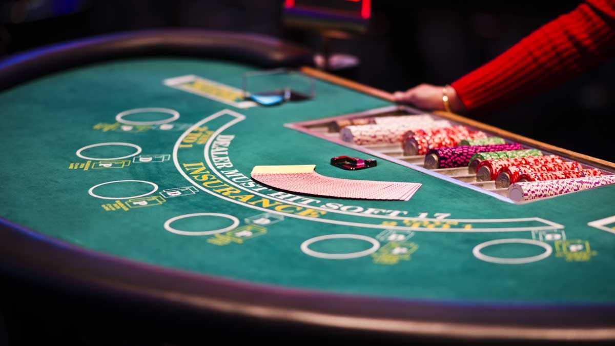 Cách chơi blackjack: Hướng dẫn từng bước về luật chơi blackjack | Natural8